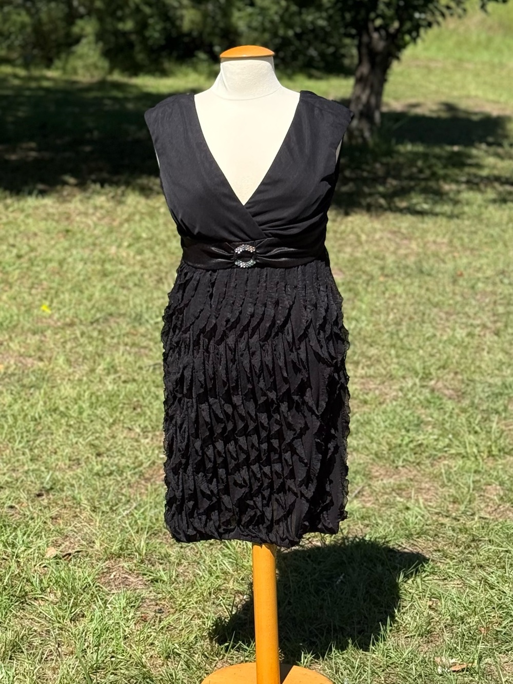 R&M Richards Black V-Neck Sleeveless Midi Dress with Rhinestone Buckle